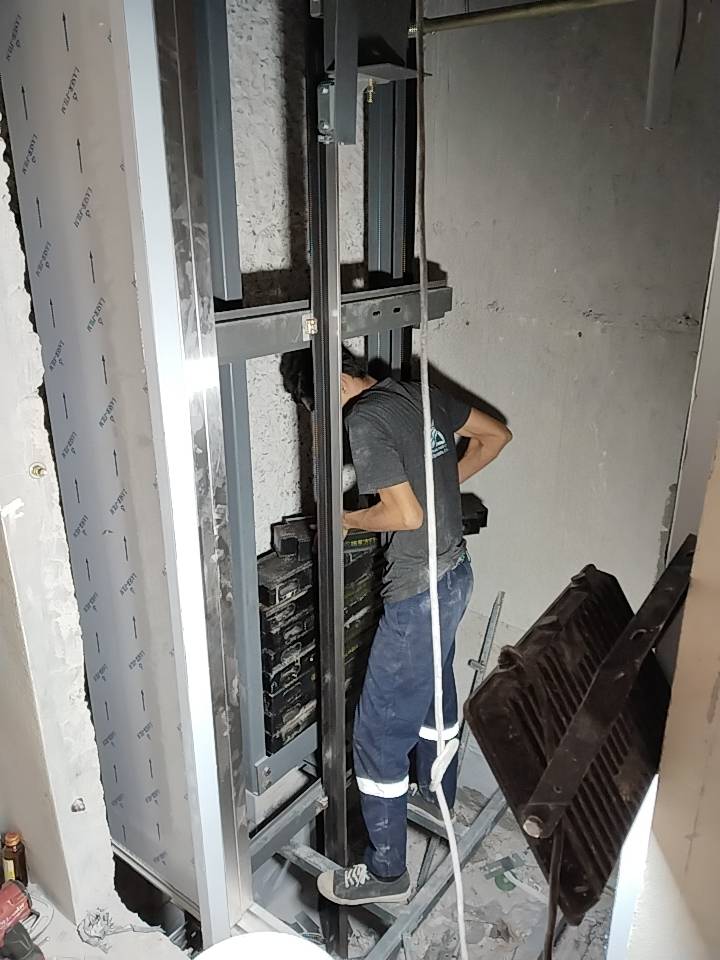 PASSENGER ELEVATOR 19